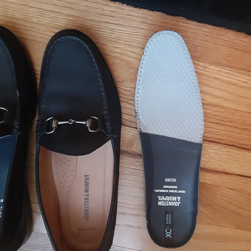 Johnston And Murphy Leather Loafers - Picture 3 of 8